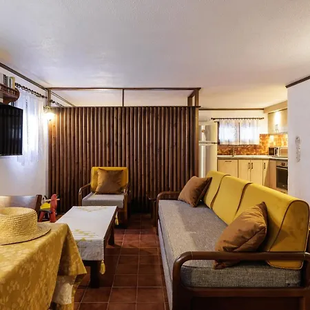 Front Vintage Kalliktratis Apartahotel 4*