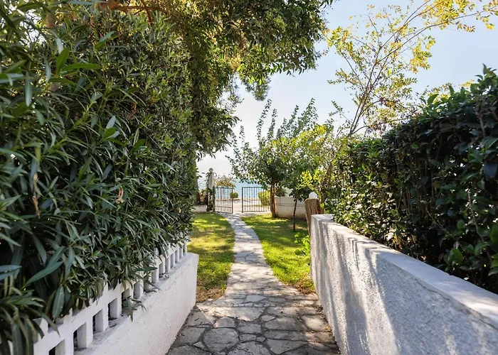 Front Vintage Kalliktratis Hotel de apartamente