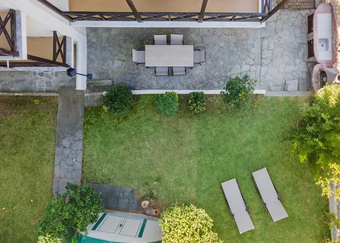 Front Vintage Kalliktratis Hotel de apartamente